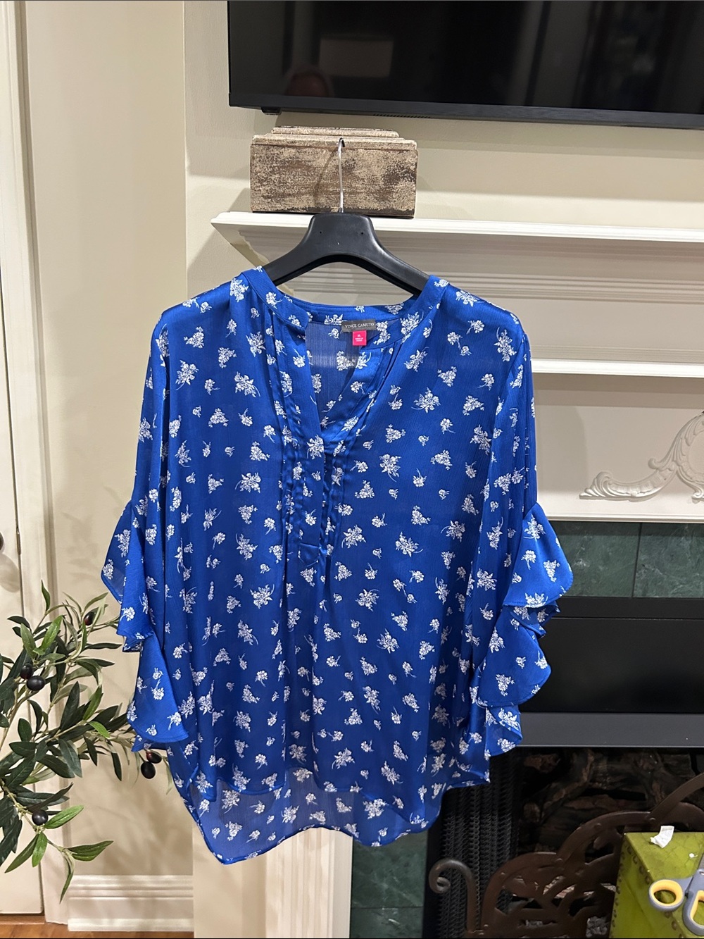 Vince Camuto Royal Blue Floral Ruffle Sleeve Blouse CL